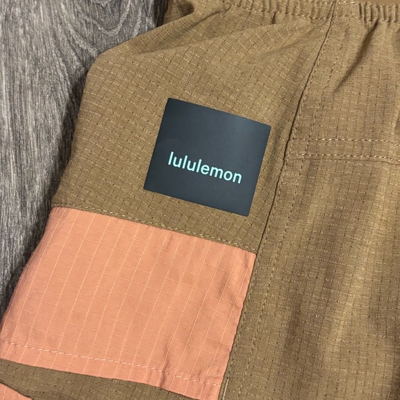 Lululemon Multi-Pocket Cargo High-Rise Hiking Shorts 4” Wmns Sz 10 Brown Orange - Picture 3 of 7